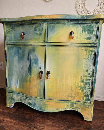 BROYHILL Watercolor Credenza : Shipping Included